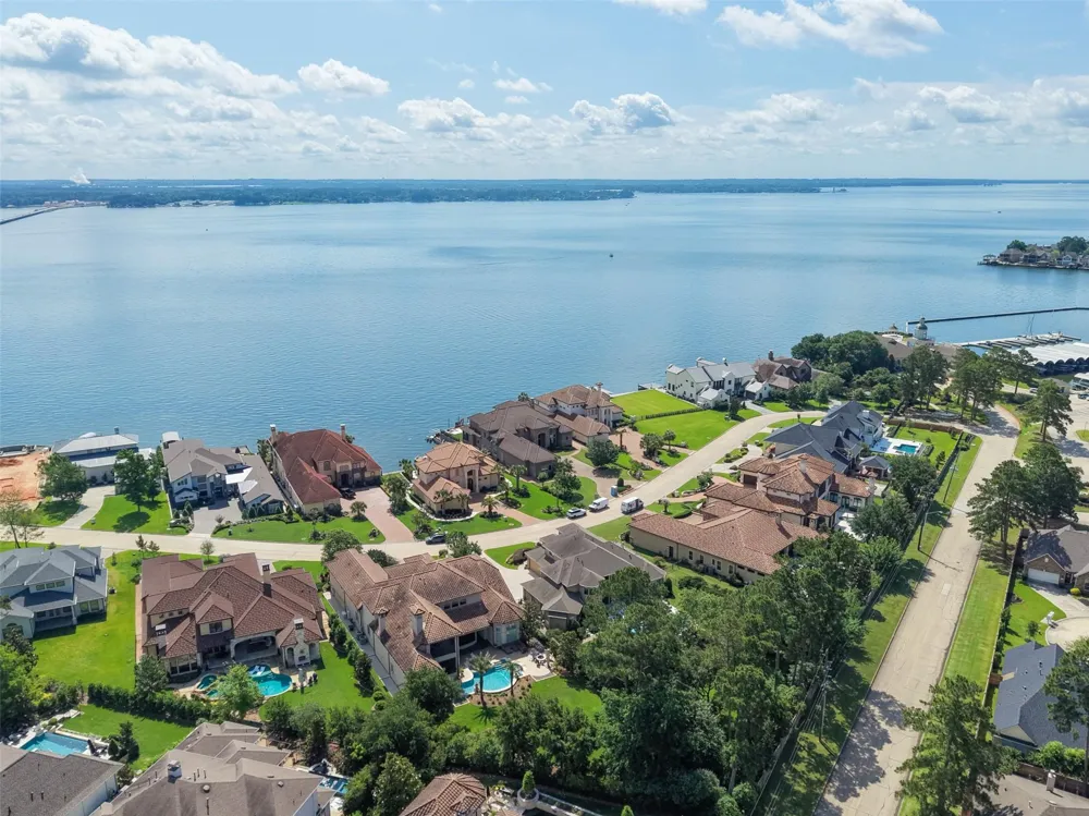 123 Bentwater Bay Drive Montgomery, TX 77356