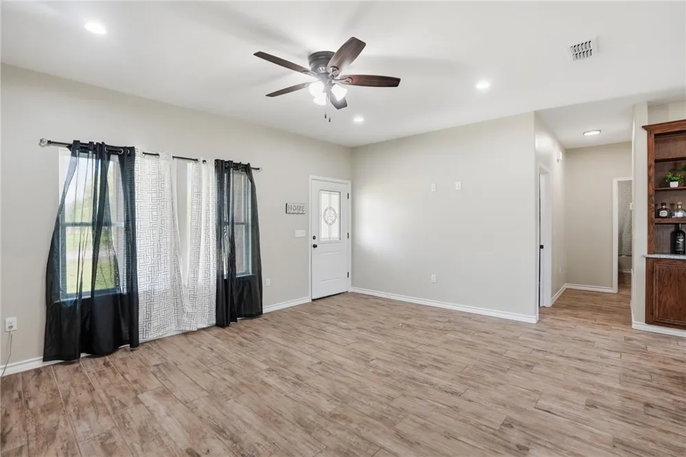 2986 Mayfield Ingleside, TX 78362