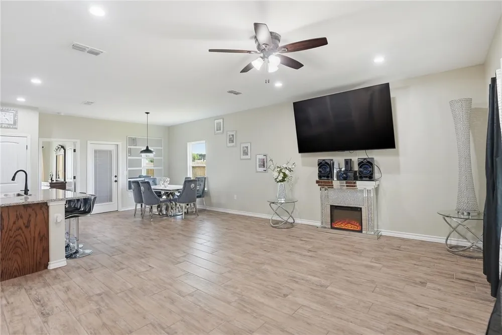 2986 Mayfield Ingleside, TX 78362