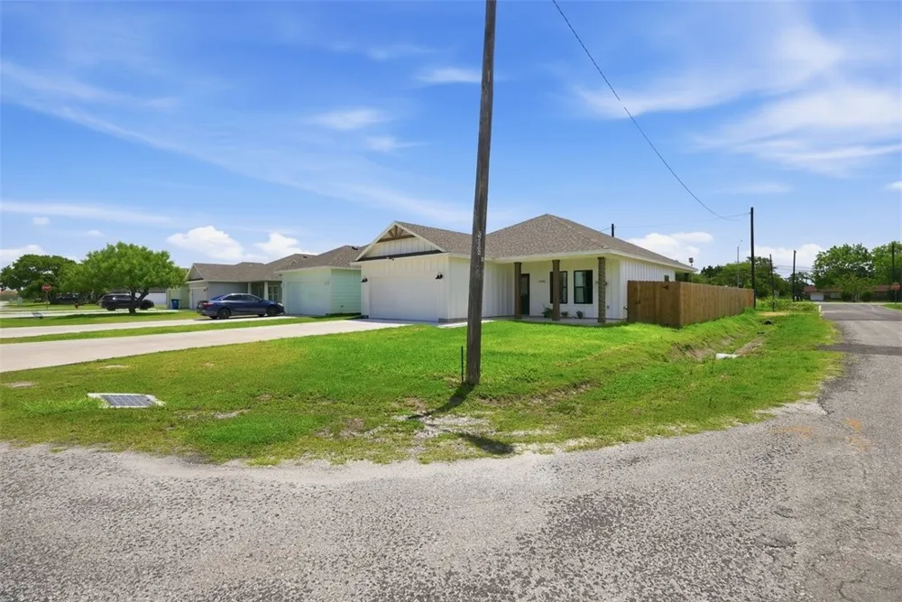 2986 Mayfield Ingleside, TX 78362