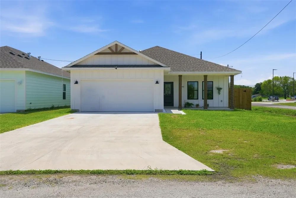 2986 Mayfield Ingleside, TX 78362