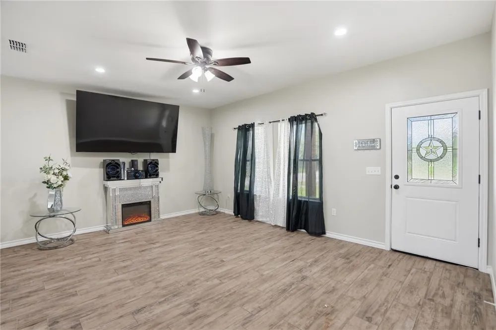 2986 Mayfield Ingleside, TX 78362