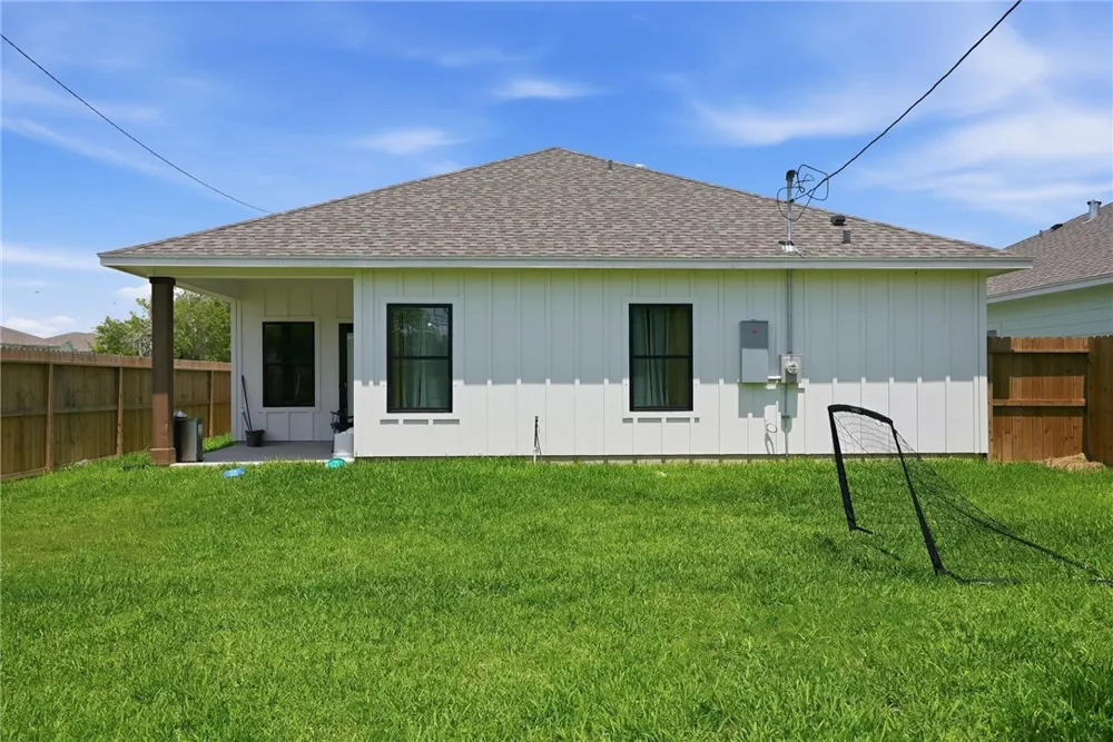 2986 Mayfield Ingleside, TX 78362