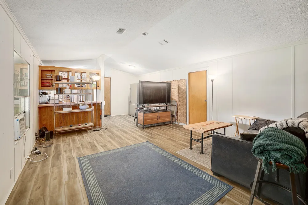 288 The Forest Road Dale, TX 78616