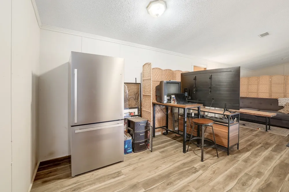 288 The Forest Road Dale, TX 78616