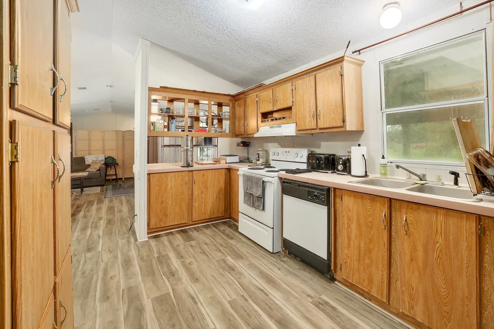 288 The Forest Road Dale, TX 78616