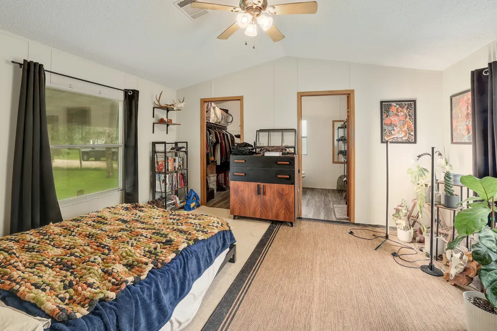 288 The Forest Road Dale, TX 78616