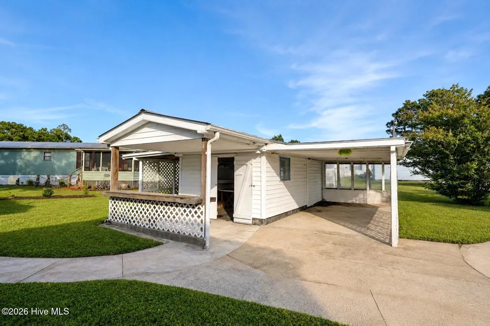 324 Cypress Avenue Holly Ridge, NC 28445