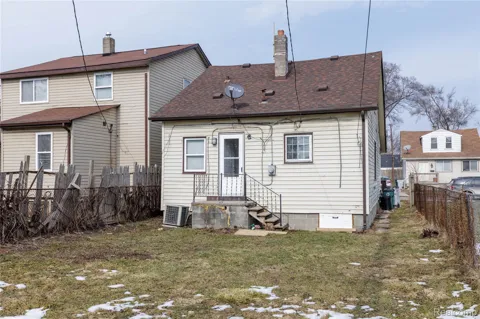 107 W Hayes Avenue