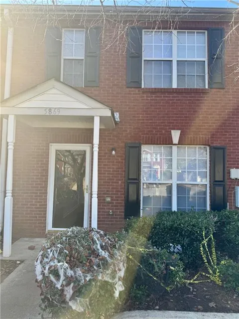 5869 Strathmoor Manor Circle