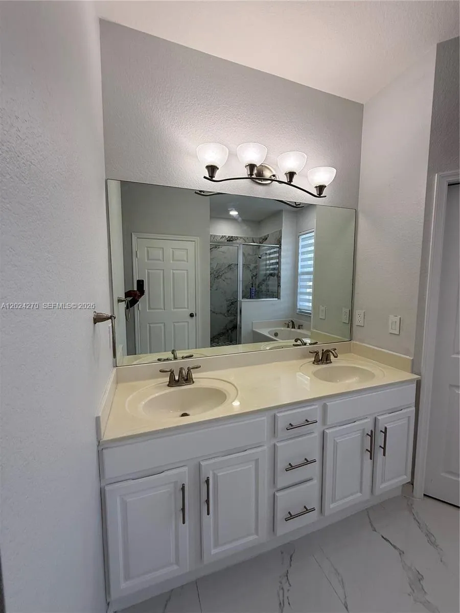 9135 Leatherwood Loop Lehigh Acres, FL 33936
