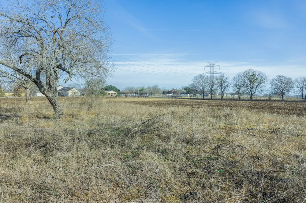 600 NW River Road Martindale, TX 78655