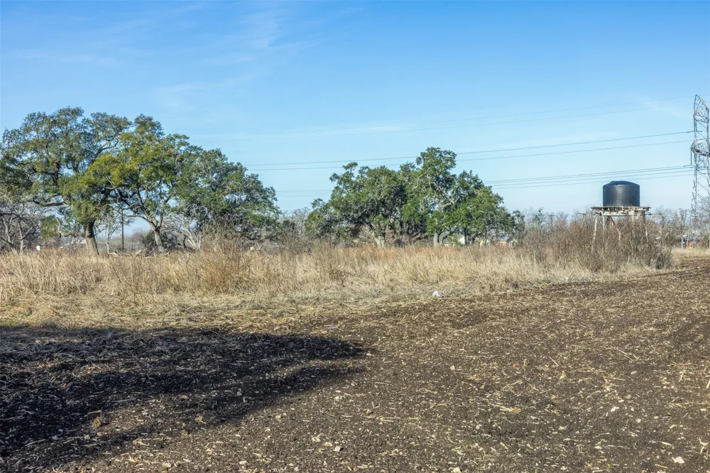 600 NW River Road Martindale, TX 78655