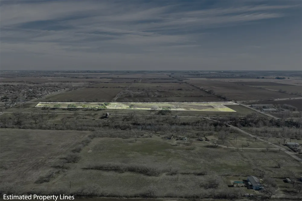 600 NW River Road Martindale, TX 78655