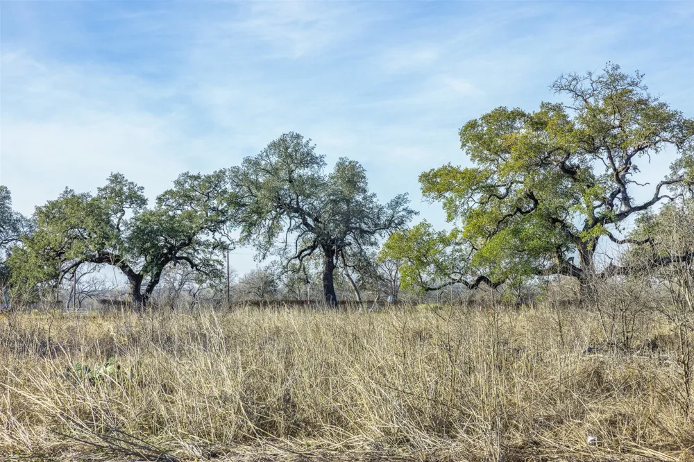 600 NW River Road Martindale, TX 78655