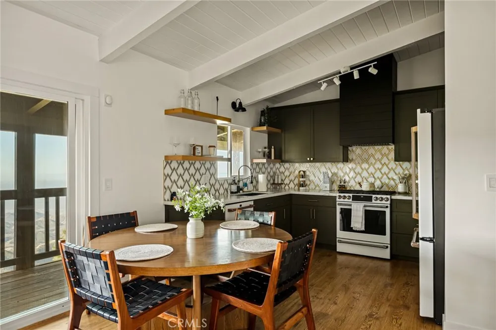 31537 Old City Creek Running Springs, CA 92382