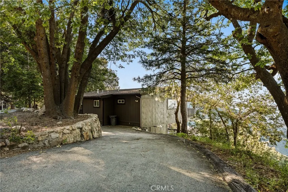 31537 Old City Creek Running Springs, CA 92382