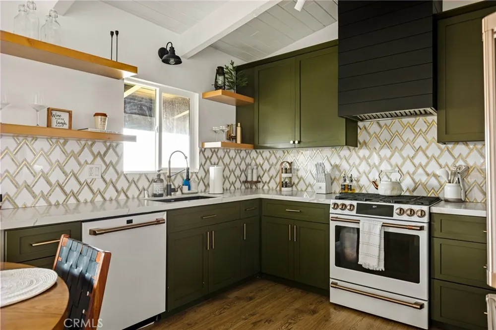 31537 Old City Creek Running Springs, CA 92382