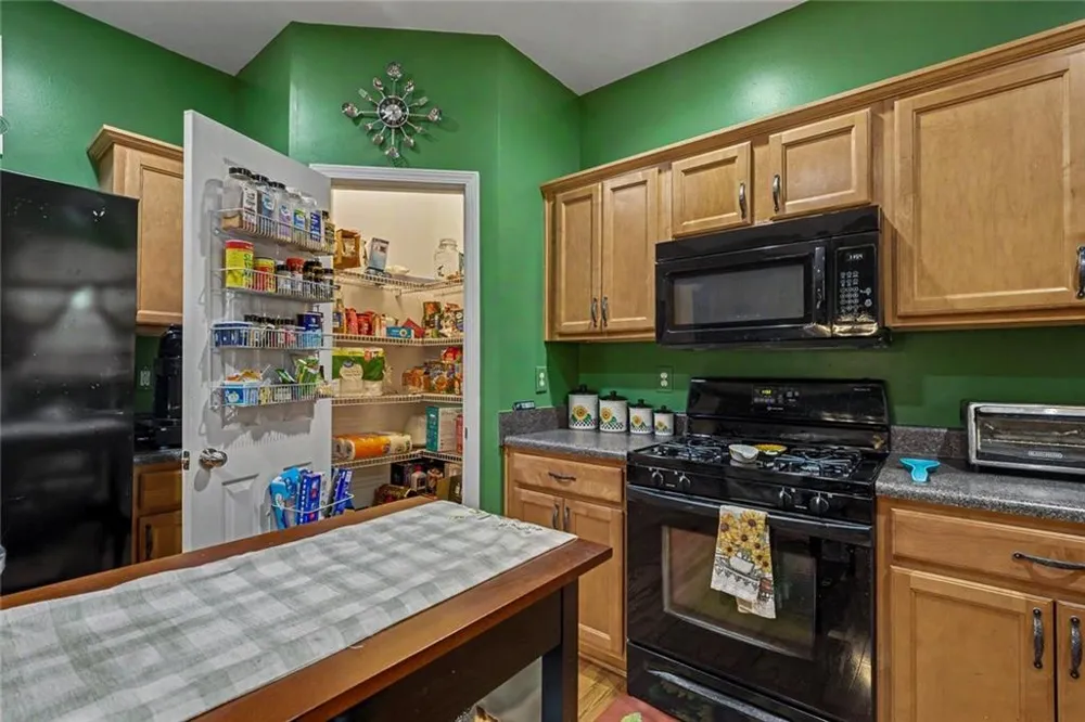 2091 Lakeshore Overlook Drive NW Kennesaw, GA 30152