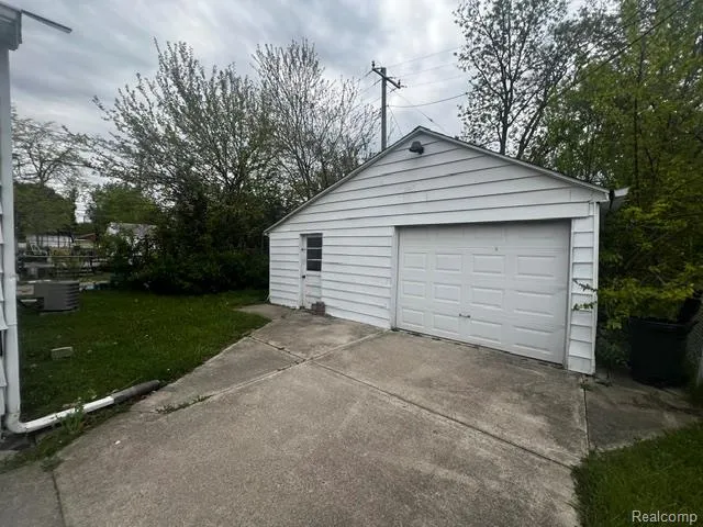 1774 Council Avenue Lincoln Park City, MI 48146