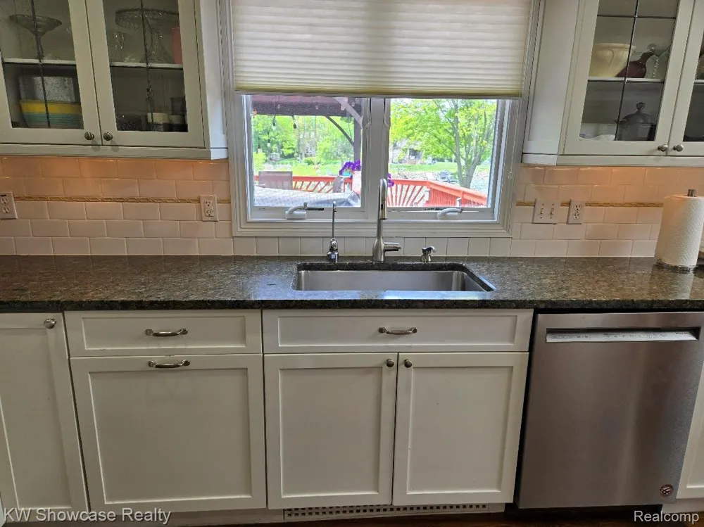474 Beverly Island Drive Waterford Charter Township, MI 48328