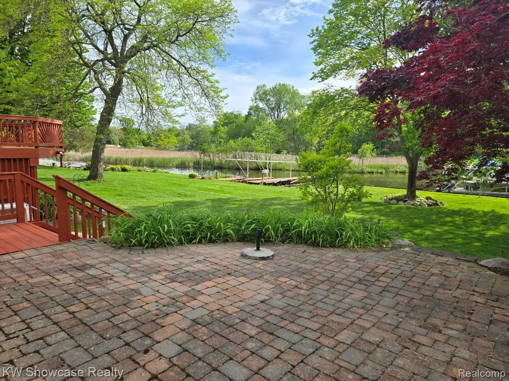 474 Beverly Island Drive Waterford Charter Township, MI 48328