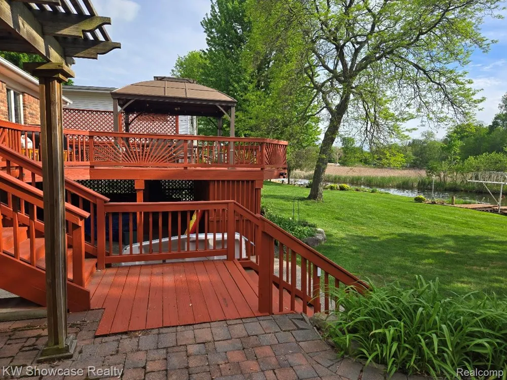 474 Beverly Island Drive Waterford Charter Township, MI 48328