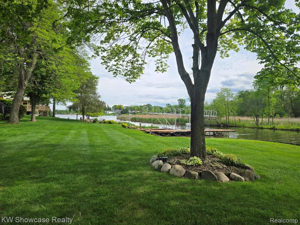 474 Beverly Island Drive Waterford Charter Township, MI 48328