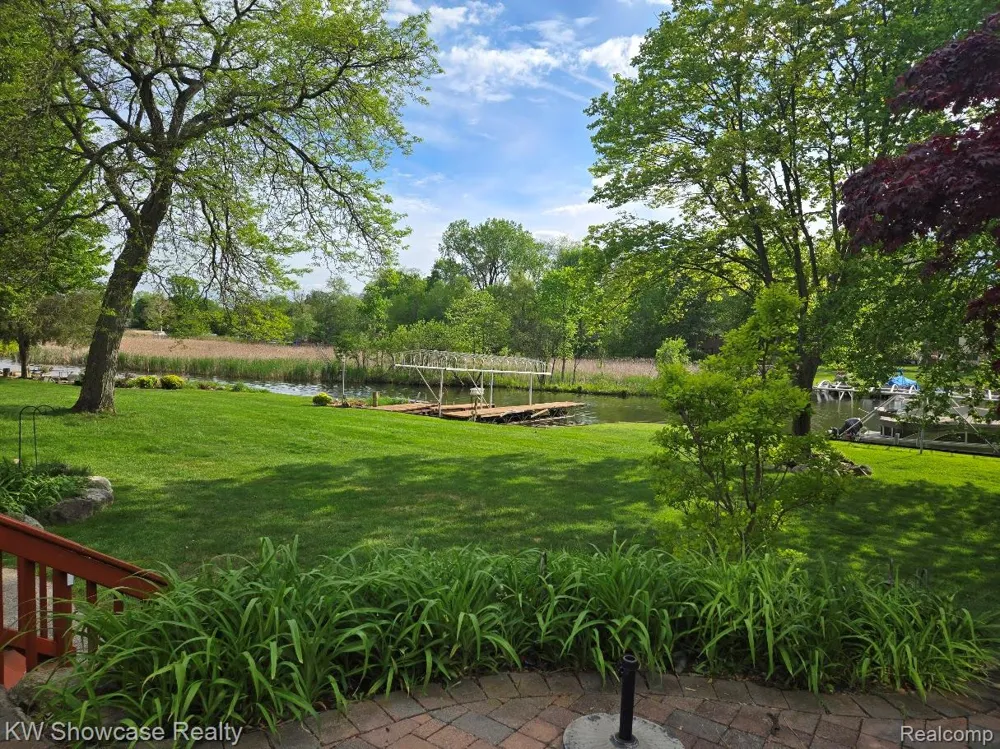 474 Beverly Island Drive Waterford Charter Township, MI 48328