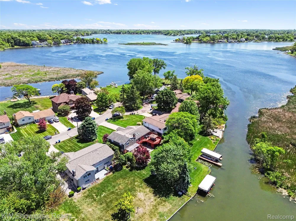 474 Beverly Island Drive Waterford Charter Township, MI 48328