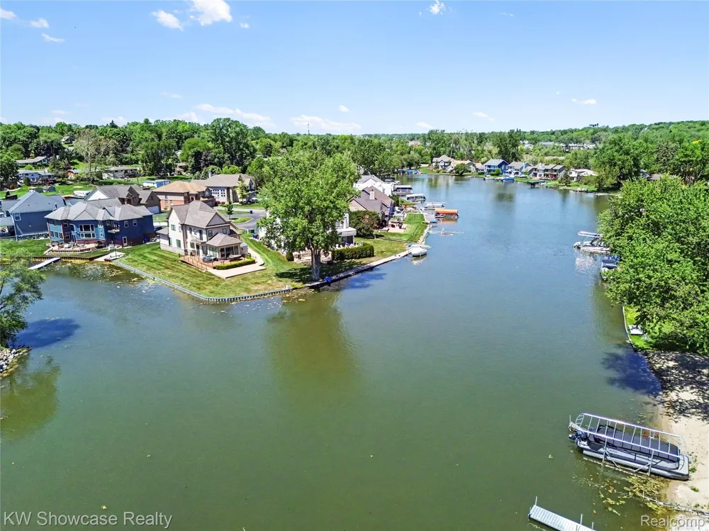 474 Beverly Island Drive Waterford Charter Township, MI 48328