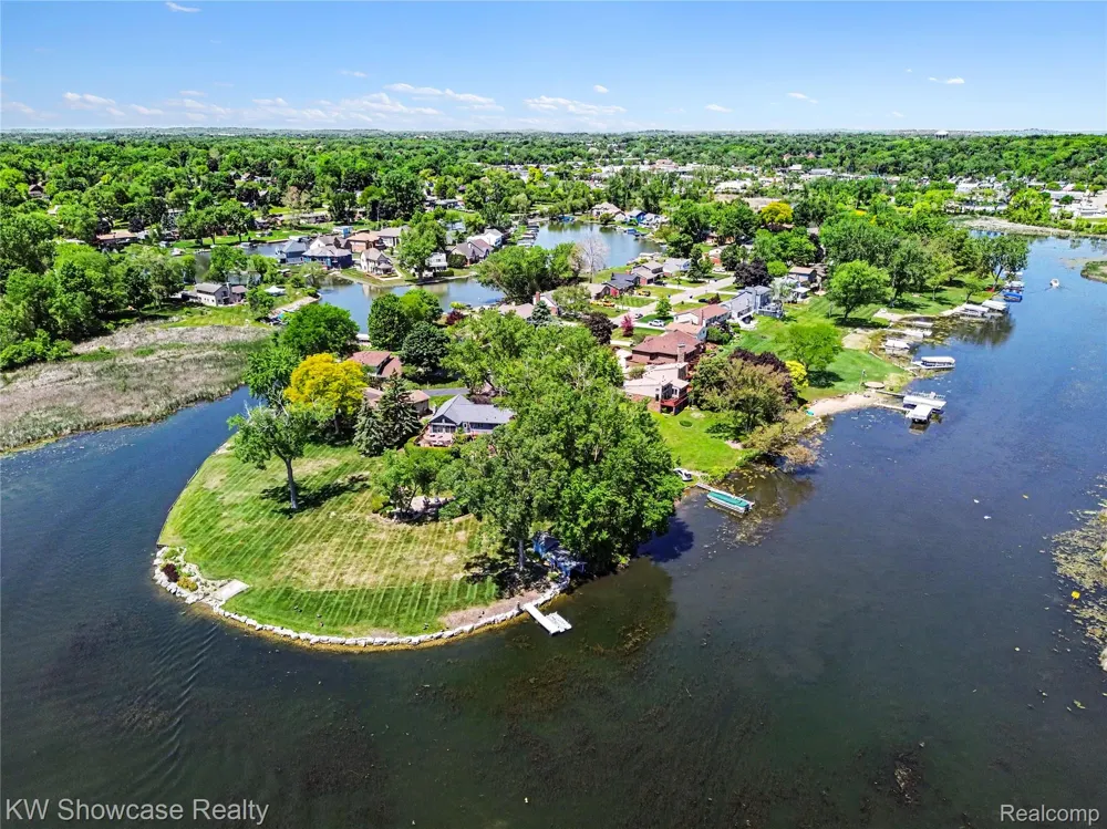 474 Beverly Island Drive Waterford Charter Township, MI 48328