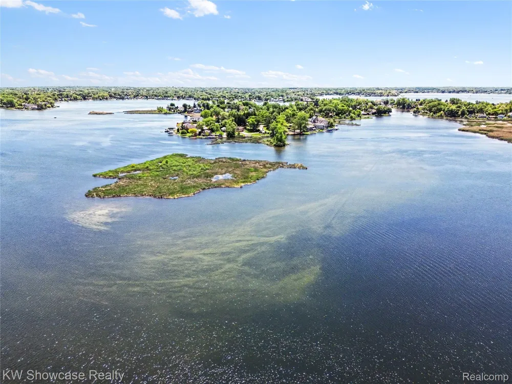 474 Beverly Island Drive Waterford Charter Township, MI 48328