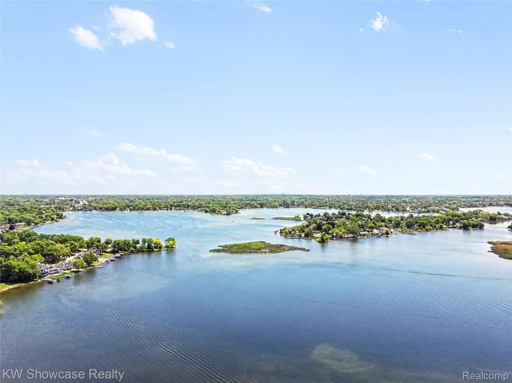 474 Beverly Island Drive Waterford Charter Township, MI 48328