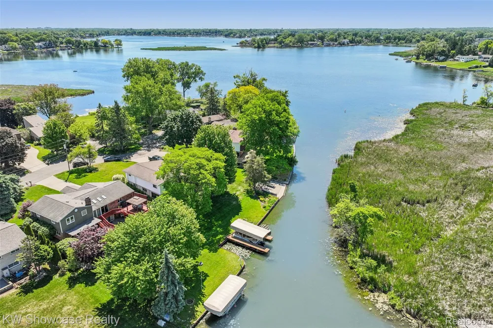 474 Beverly Island Drive Waterford Charter Township, MI 48328