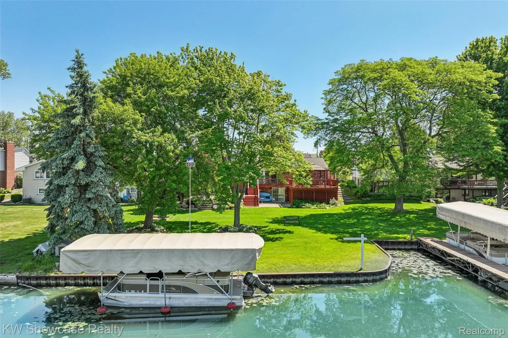 474 Beverly Island Drive Waterford Charter Township, MI 48328