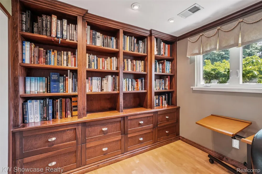 474 Beverly Island Drive Waterford Charter Township, MI 48328
