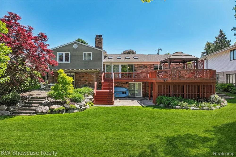 474 Beverly Island Drive Waterford Charter Township, MI 48328