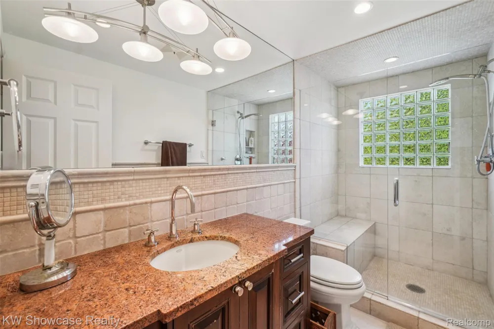 474 Beverly Island Drive Waterford Charter Township, MI 48328