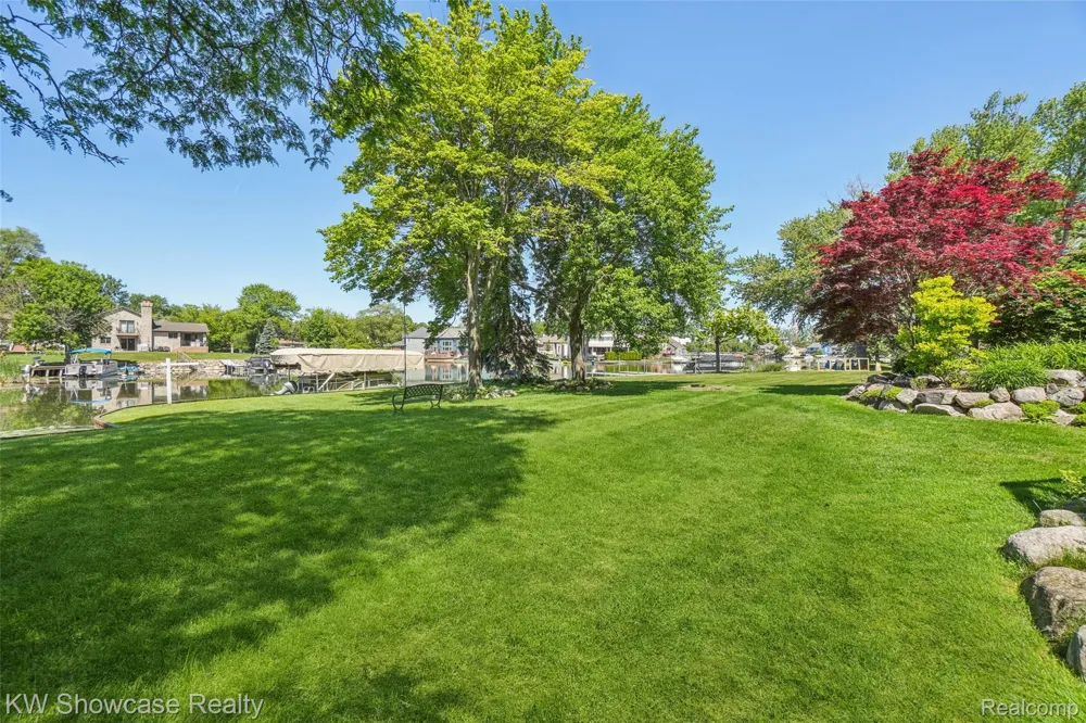 474 Beverly Island Drive Waterford Charter Township, MI 48328