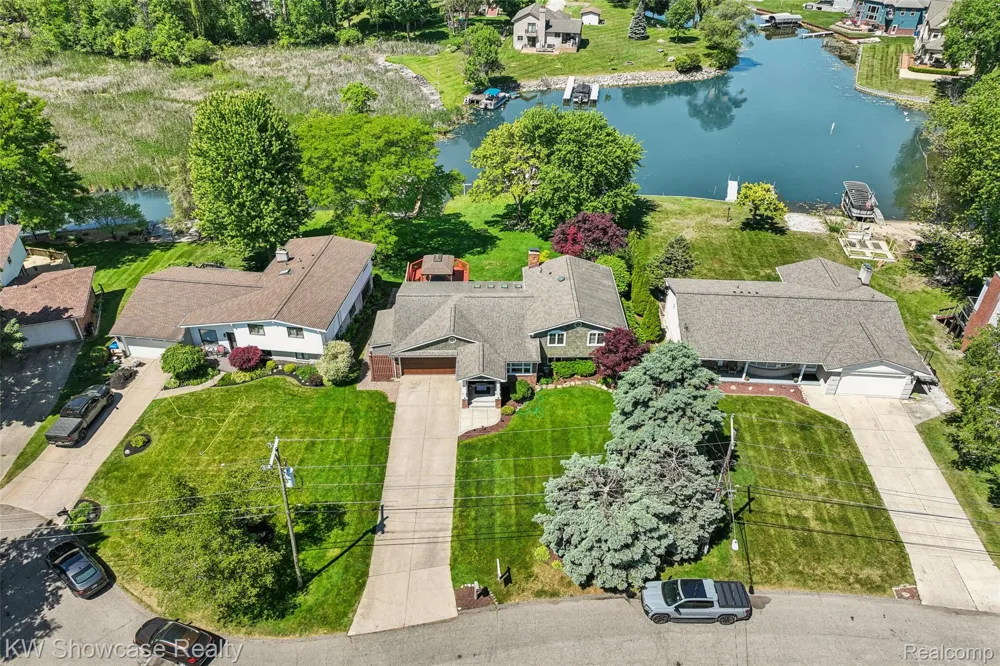 474 Beverly Island Drive Waterford Charter Township, MI 48328