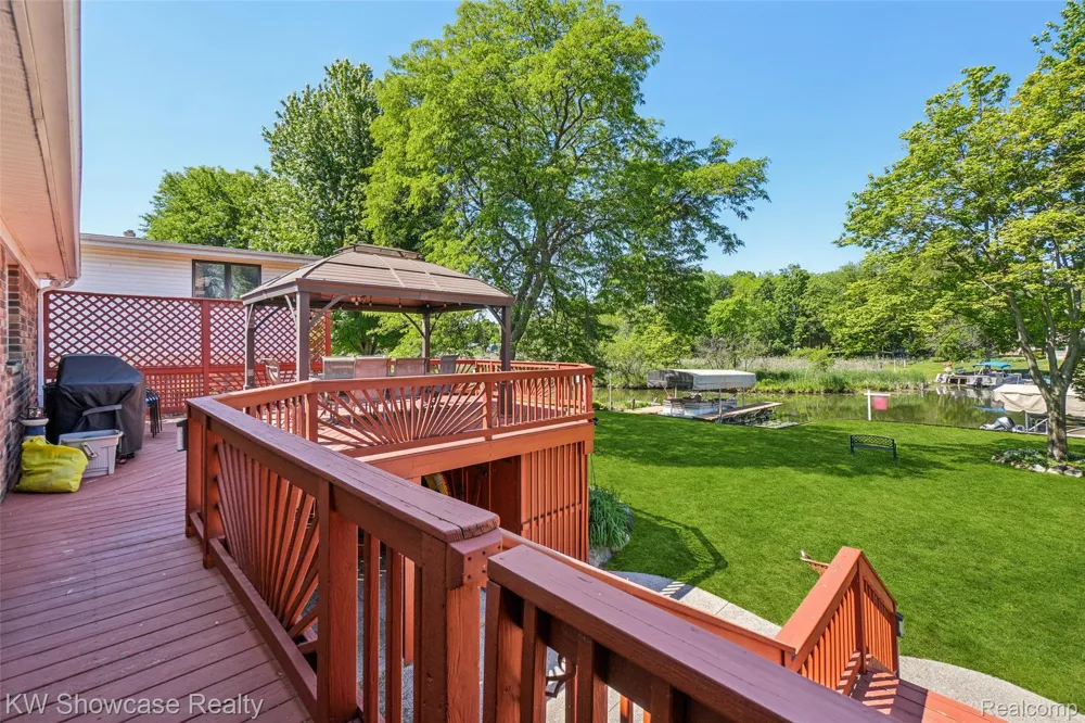 474 Beverly Island Drive Waterford Charter Township, MI 48328