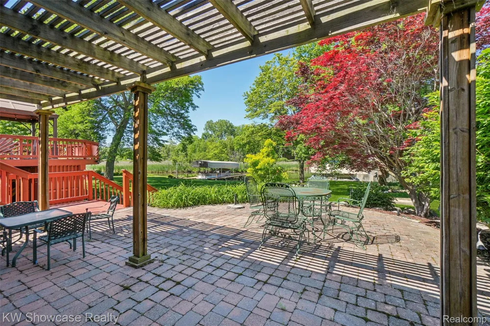 474 Beverly Island Drive Waterford Charter Township, MI 48328