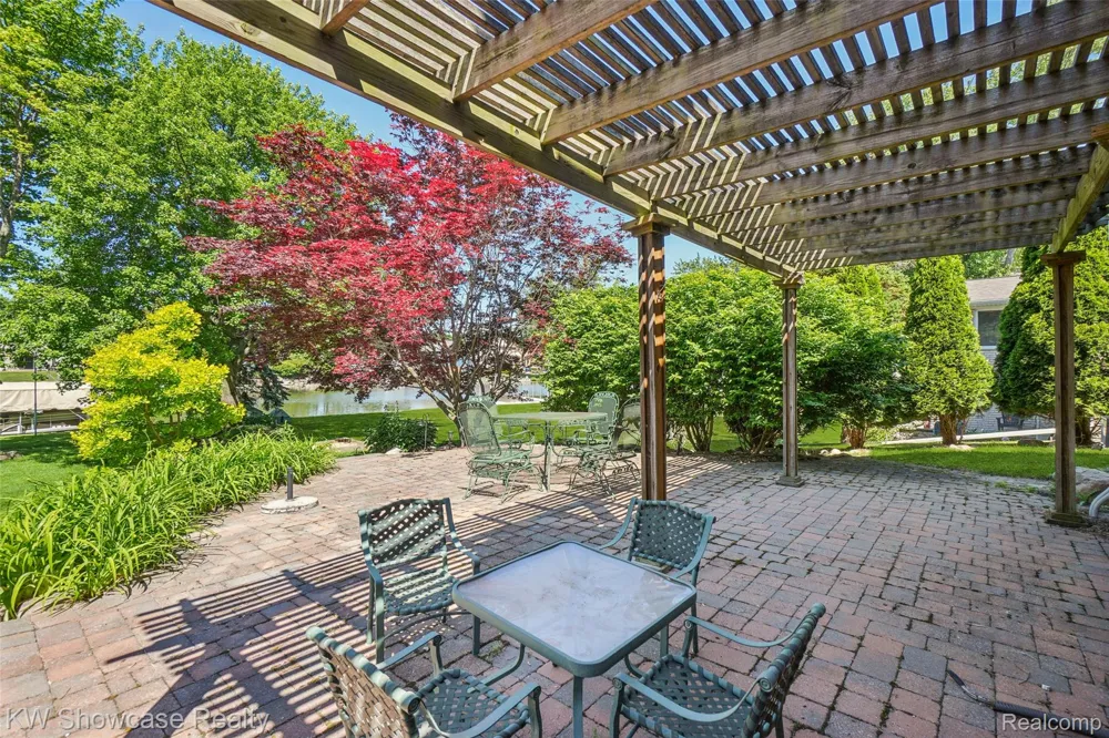 474 Beverly Island Drive Waterford Charter Township, MI 48328