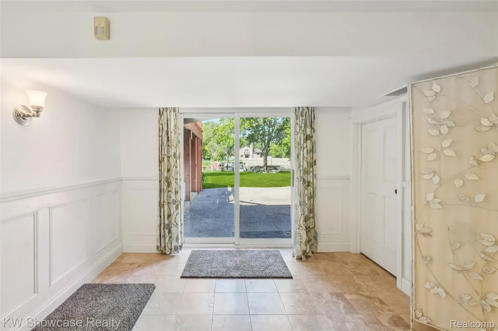 474 Beverly Island Drive Waterford Charter Township, MI 48328