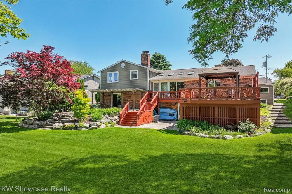 474 Beverly Island Drive Waterford Charter Township, MI 48328