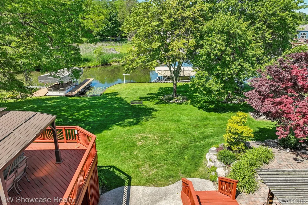 474 Beverly Island Drive Waterford Charter Township, MI 48328