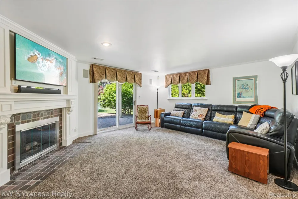 474 Beverly Island Drive Waterford Charter Township, MI 48328