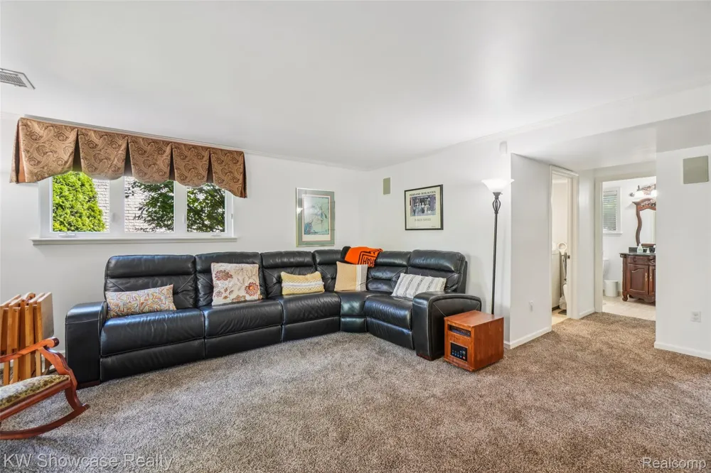 474 Beverly Island Drive Waterford Charter Township, MI 48328