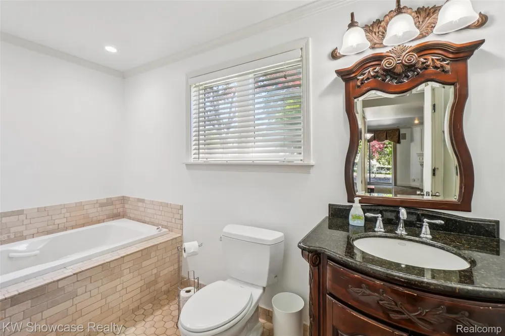 474 Beverly Island Drive Waterford Charter Township, MI 48328
